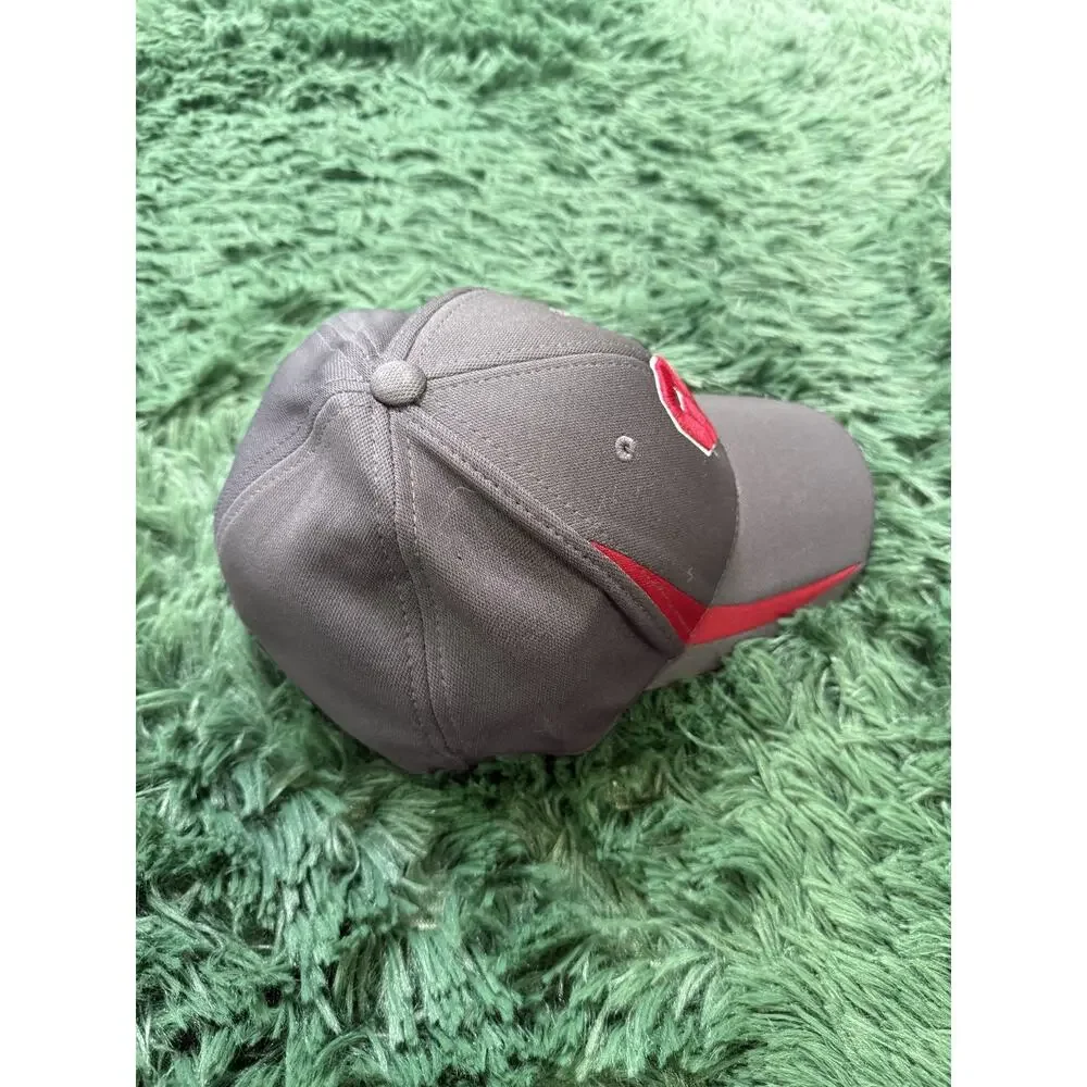 Top of the World Oklahoma Sooners OU One Fit Baseball Cap Hat Grey Red NCAA Mens